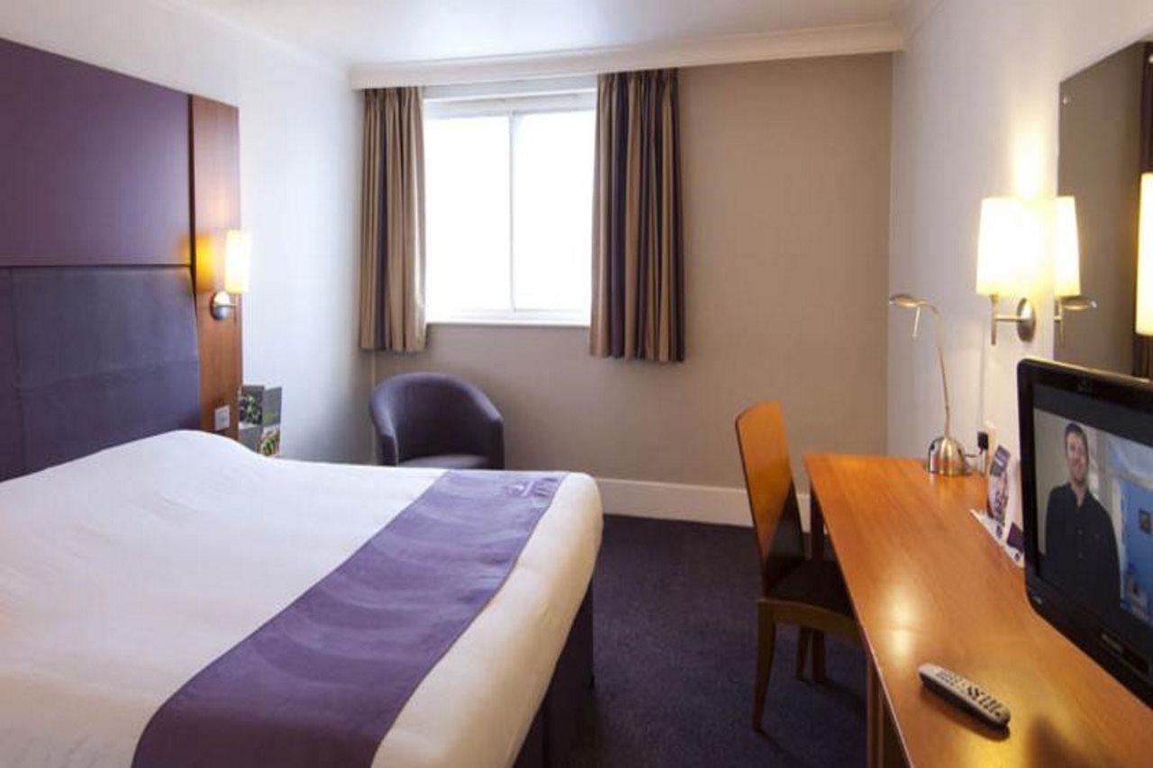 Premier Inn Milton Keynes Central Extérieur photo