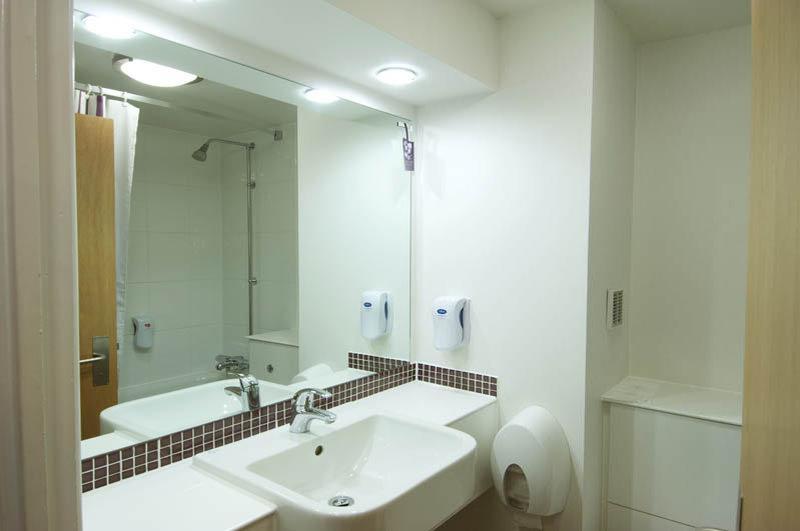 Premier Inn Milton Keynes Central Extérieur photo